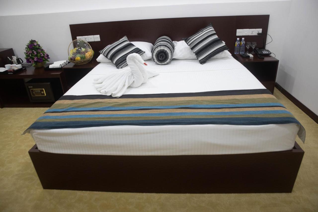 Hotel Kamrel Курунегала Экстерьер фото